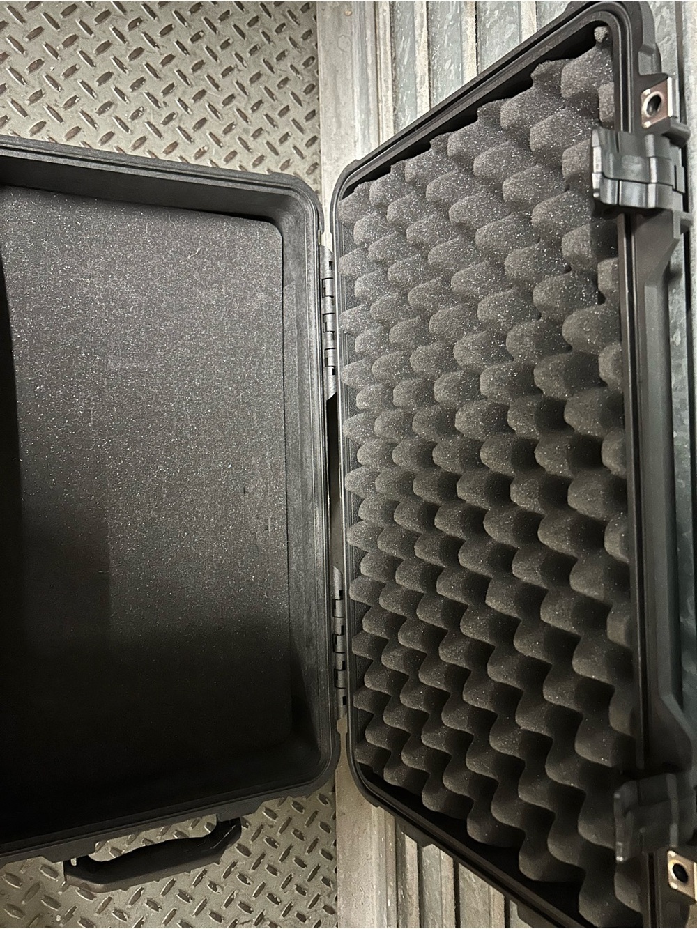 Pelican 1510Black Waterproof Protector Case - Rugged Travel Storage - Picture 3 of 7